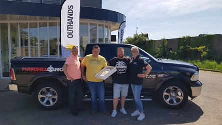Outhands Neemt Sponsor Award Haringrock In Ontvangst
